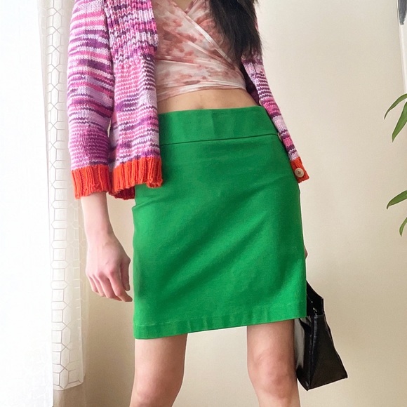 Banana Republic Dresses & Skirts - Banana Republic green short skirt